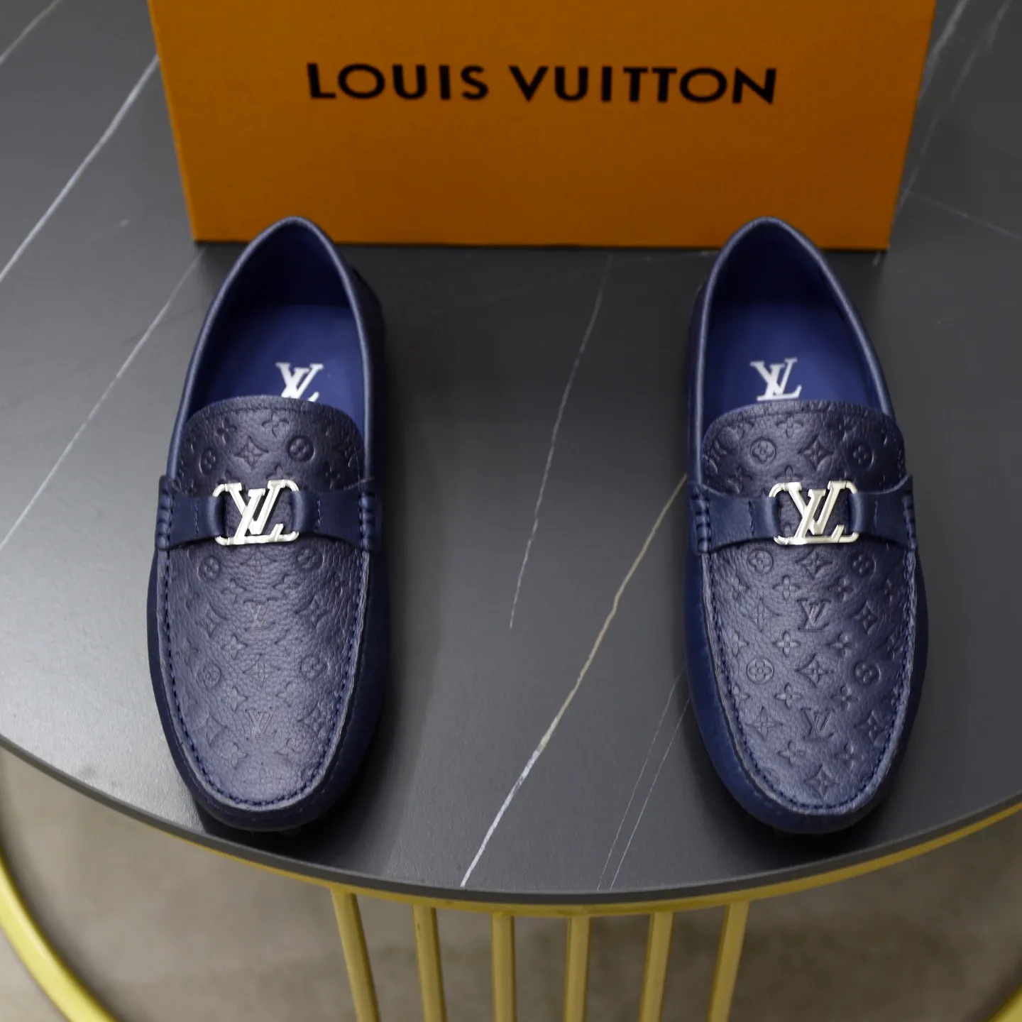Ex-factory price: 480💰【LV】Louis Vuitton ⚠️High-end men’s driving and pedal series ⚠️38-44 (customized for 45) ⚠️All original cowhide leather! Thick and soft! Made entirely of calfskin lining! The latest non-slip beanie sole! Three-dimensional package technology! Fashionable and classic! Handicrafts! Original high quality! Feel free to compare!